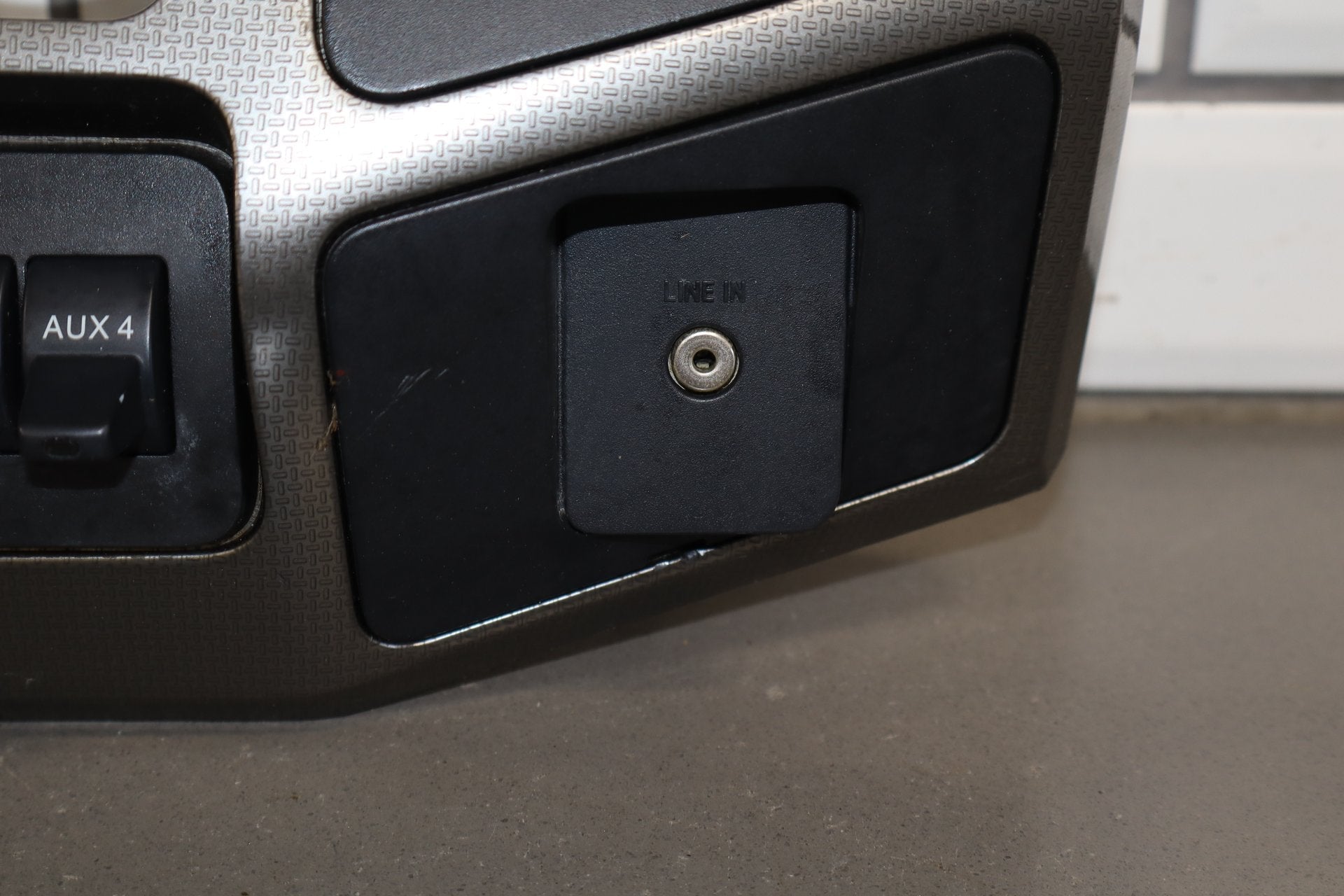 2008 Ford F-250 Super Duty Radio Trim Bezel OEM