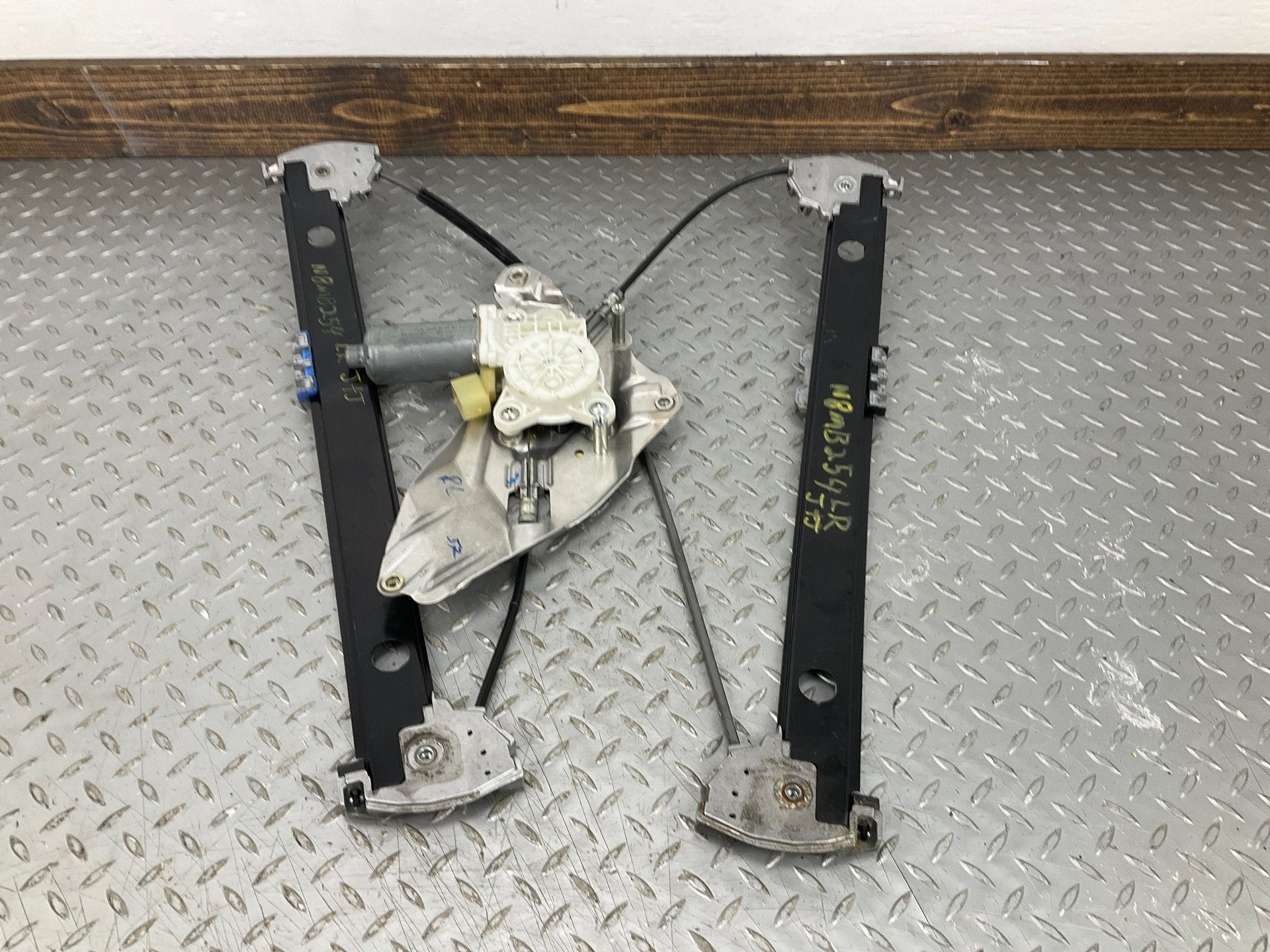 2008 Maybach 57- SIDE/REAR/CARGO REGULATOR