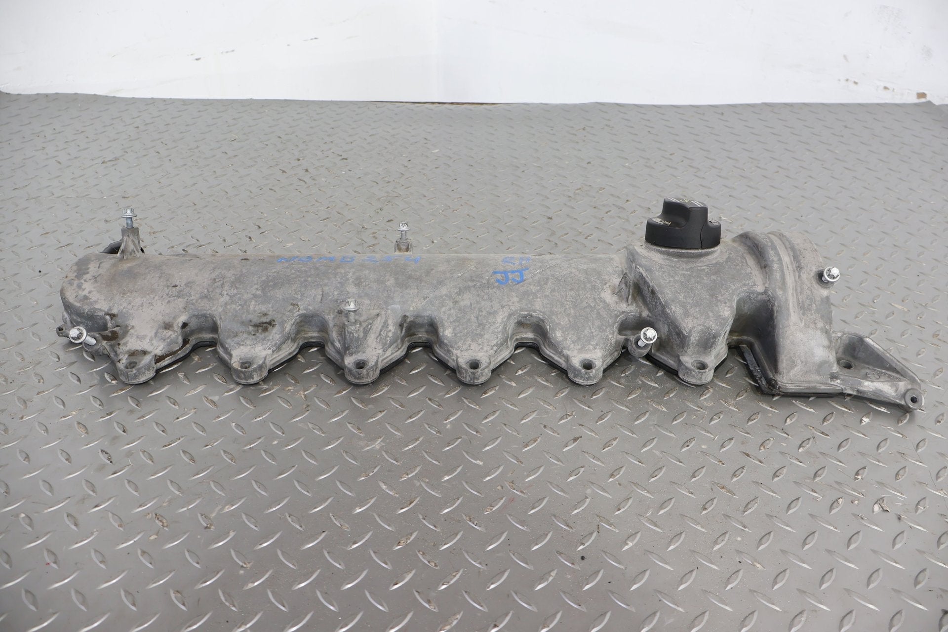 2008 Maybach 57- Valve Cover