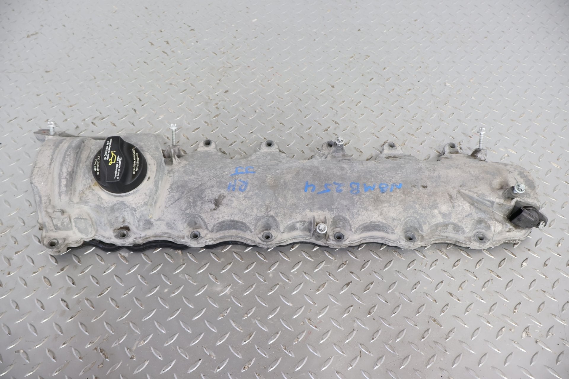 2008 Maybach 57- Valve Cover