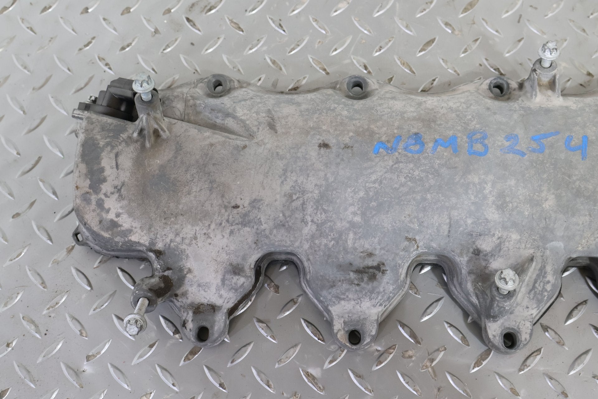 2008 Maybach 57- Valve Cover