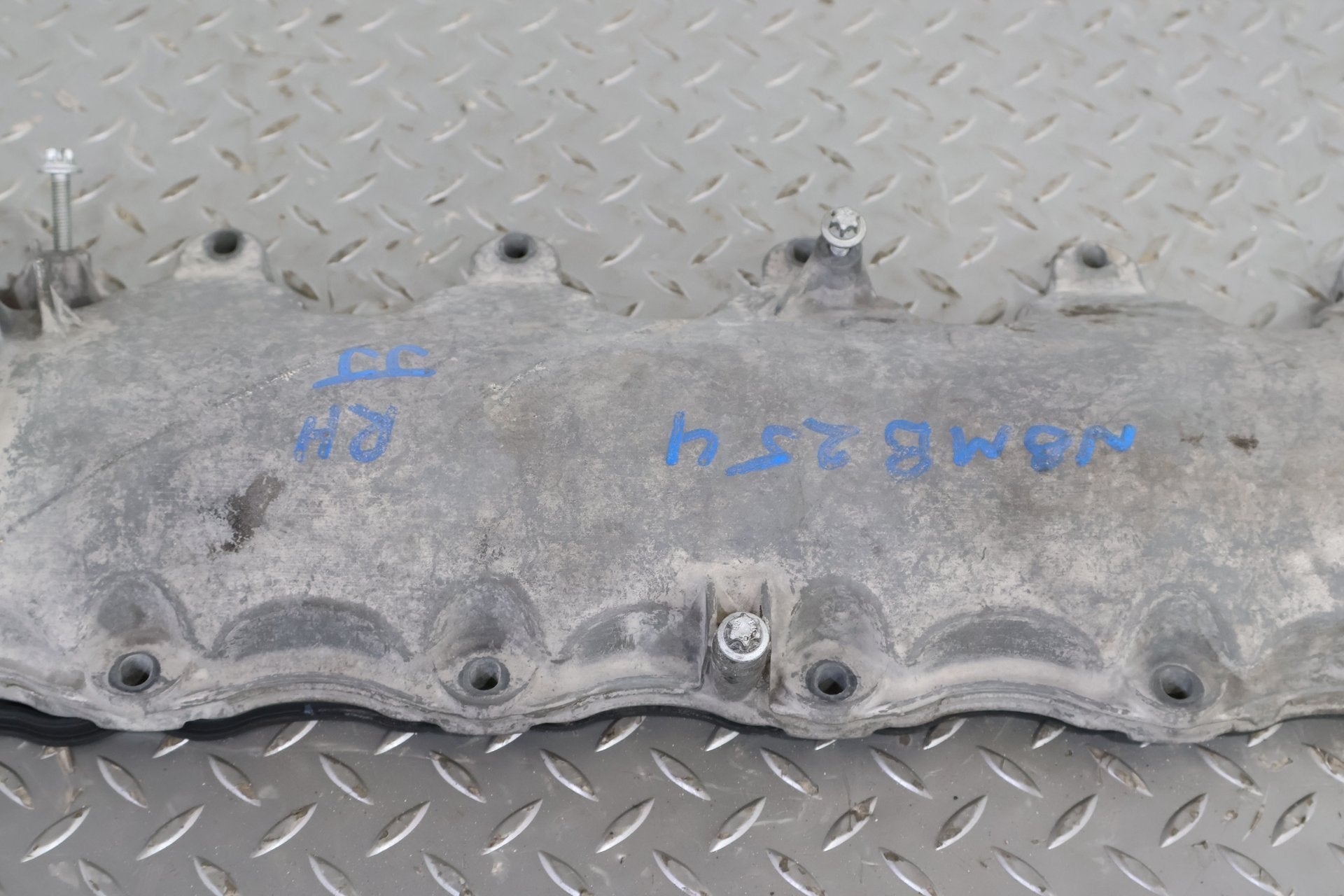 2008 Maybach 57- Valve Cover