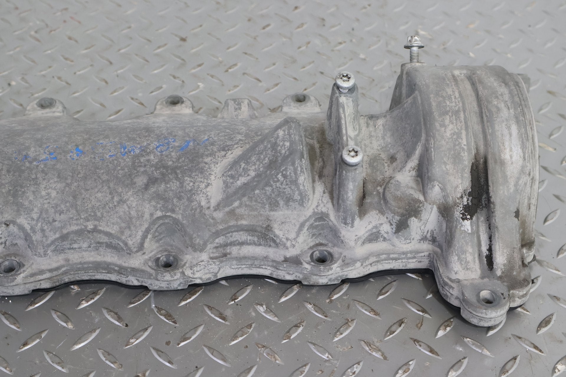 2008 Maybach 57- Valve Cover