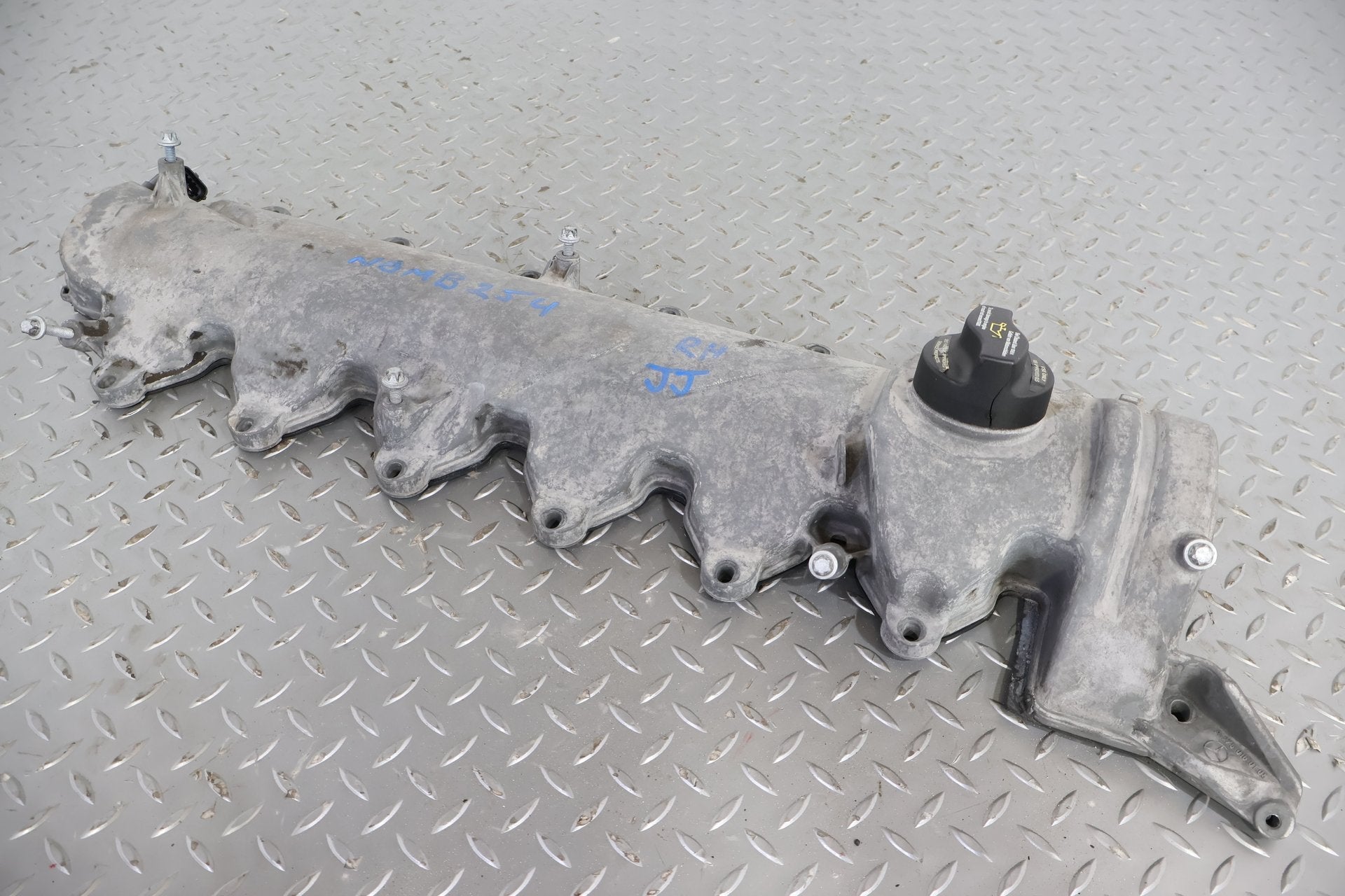2008 Maybach 57- Valve Cover