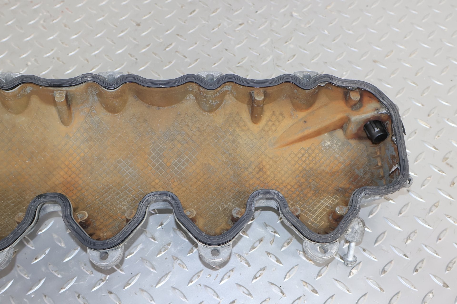 2008 Maybach 57- Valve Cover