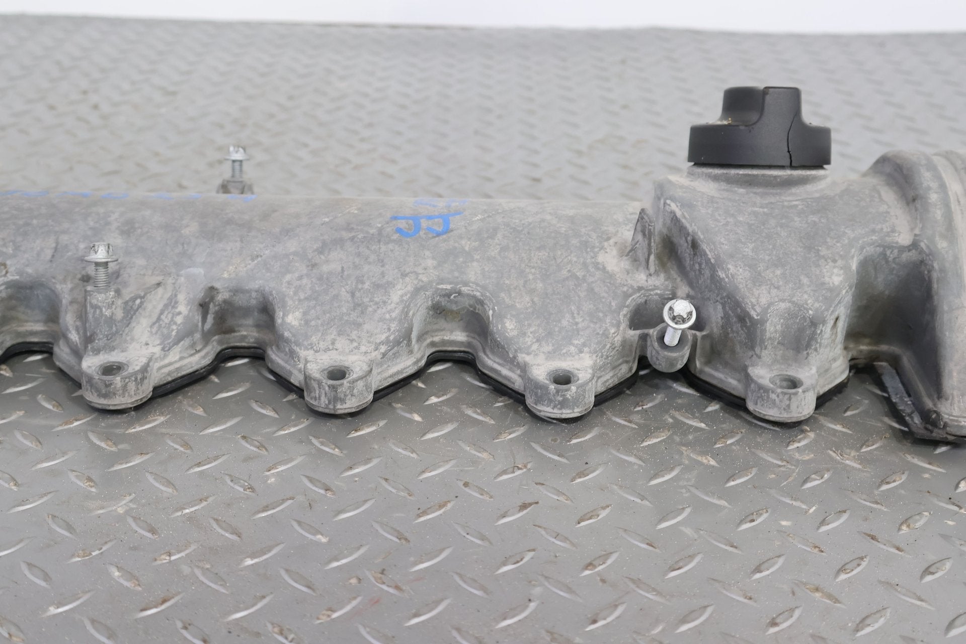 2008 Maybach 57- Valve Cover
