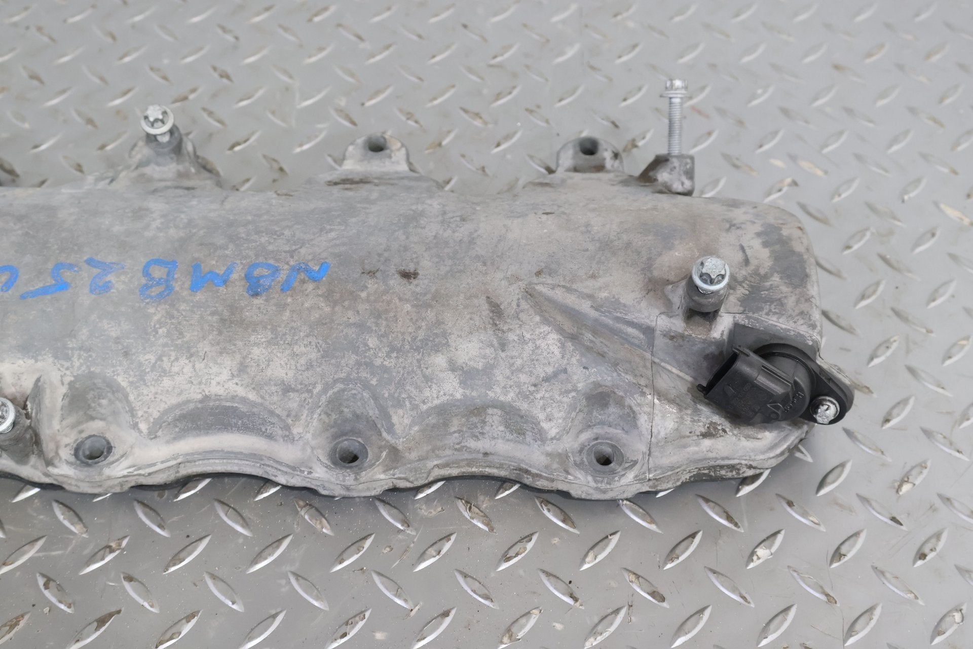2008 Maybach 57- Valve Cover