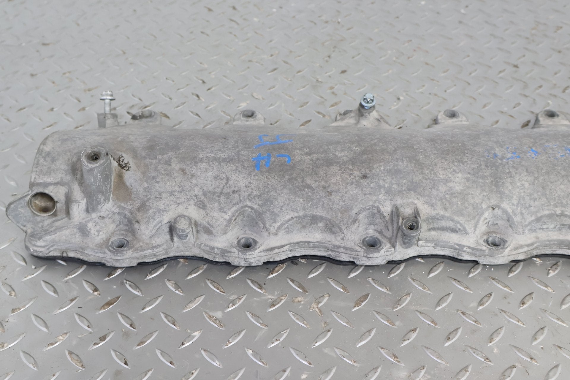 2008 Maybach 57- Valve Cover