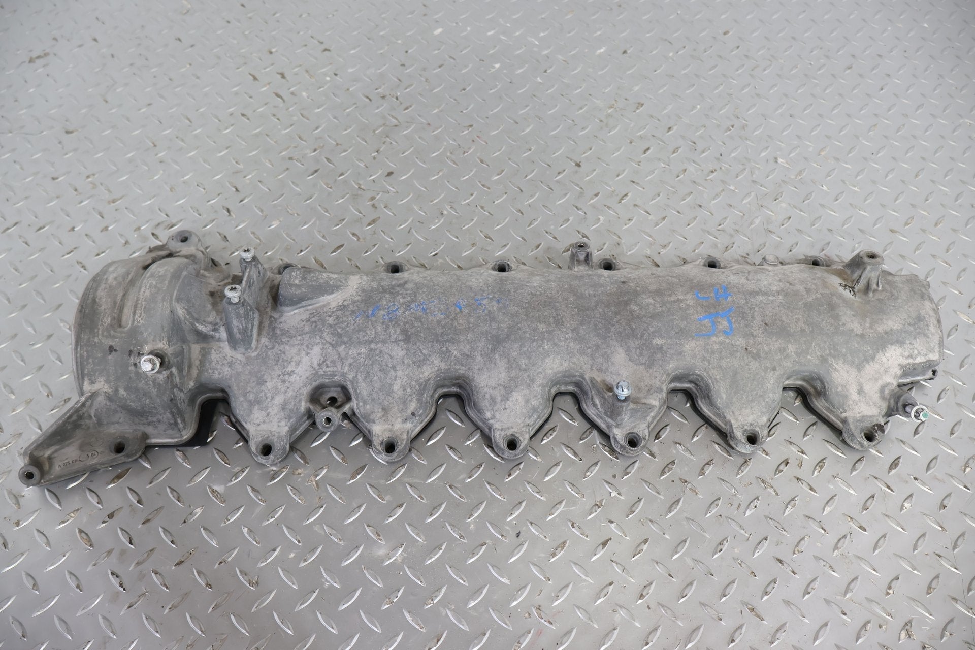 2008 Maybach 57- Valve Cover