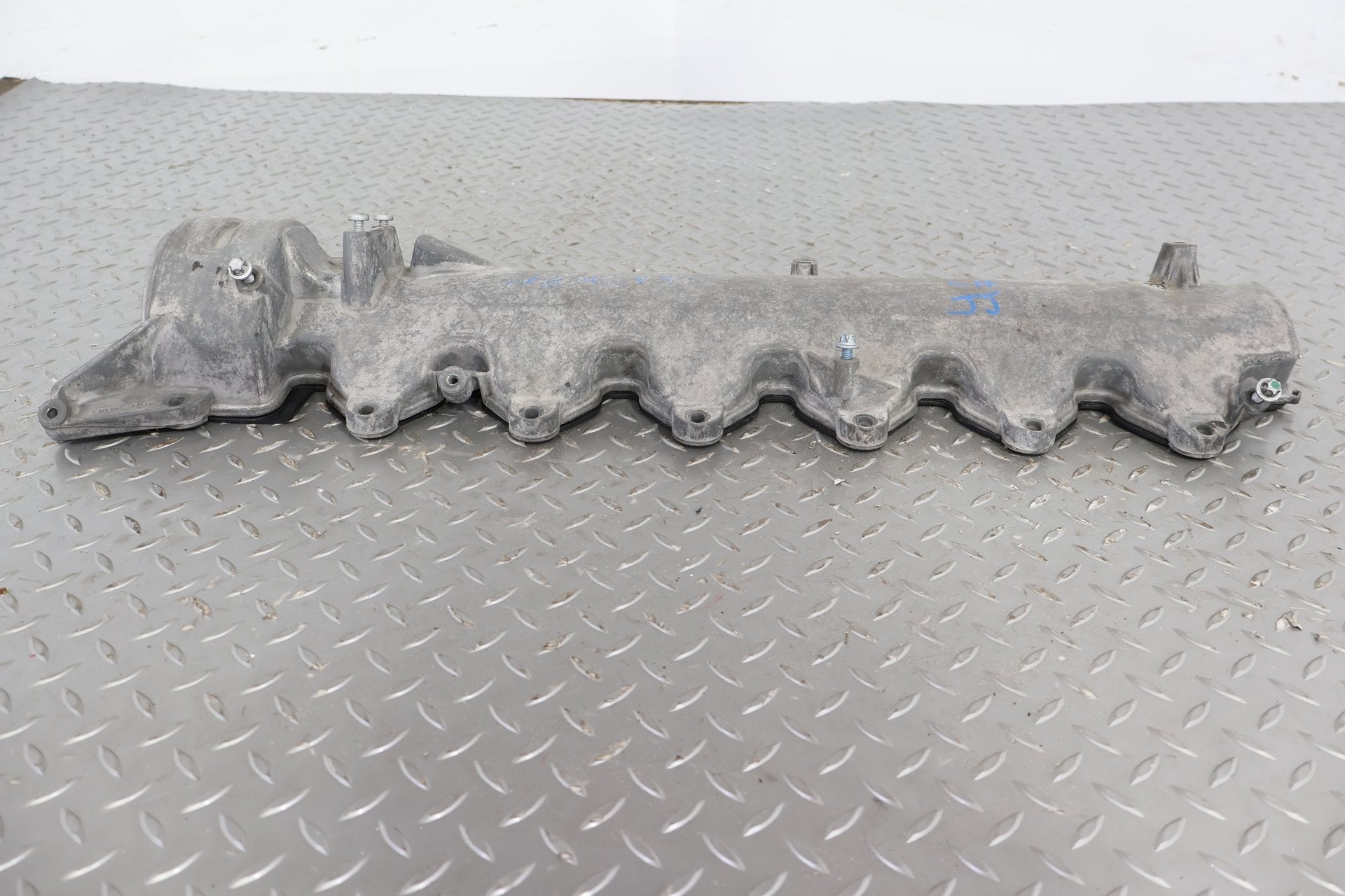 2008 Maybach 57- Valve Cover