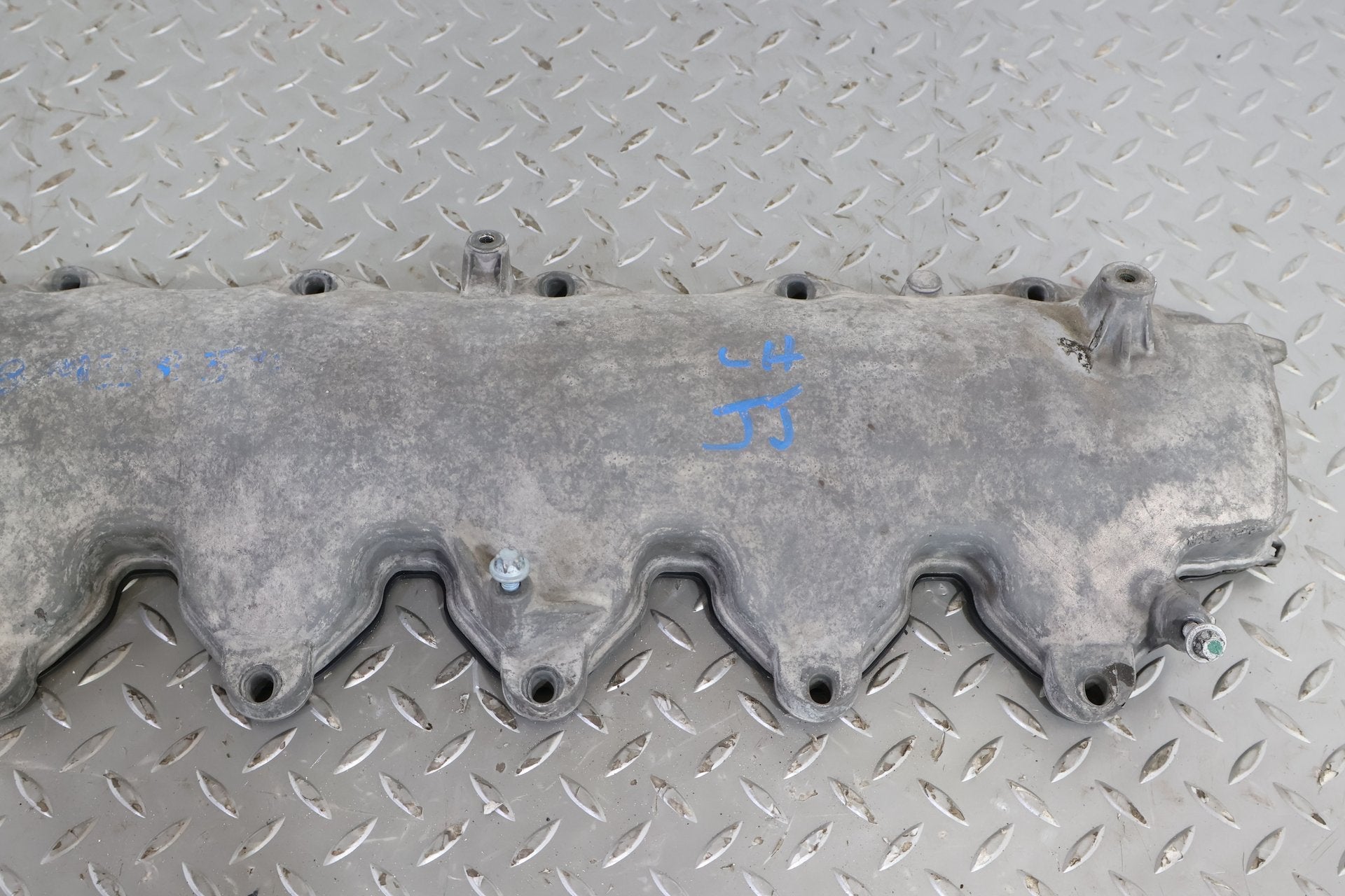 2008 Maybach 57- Valve Cover