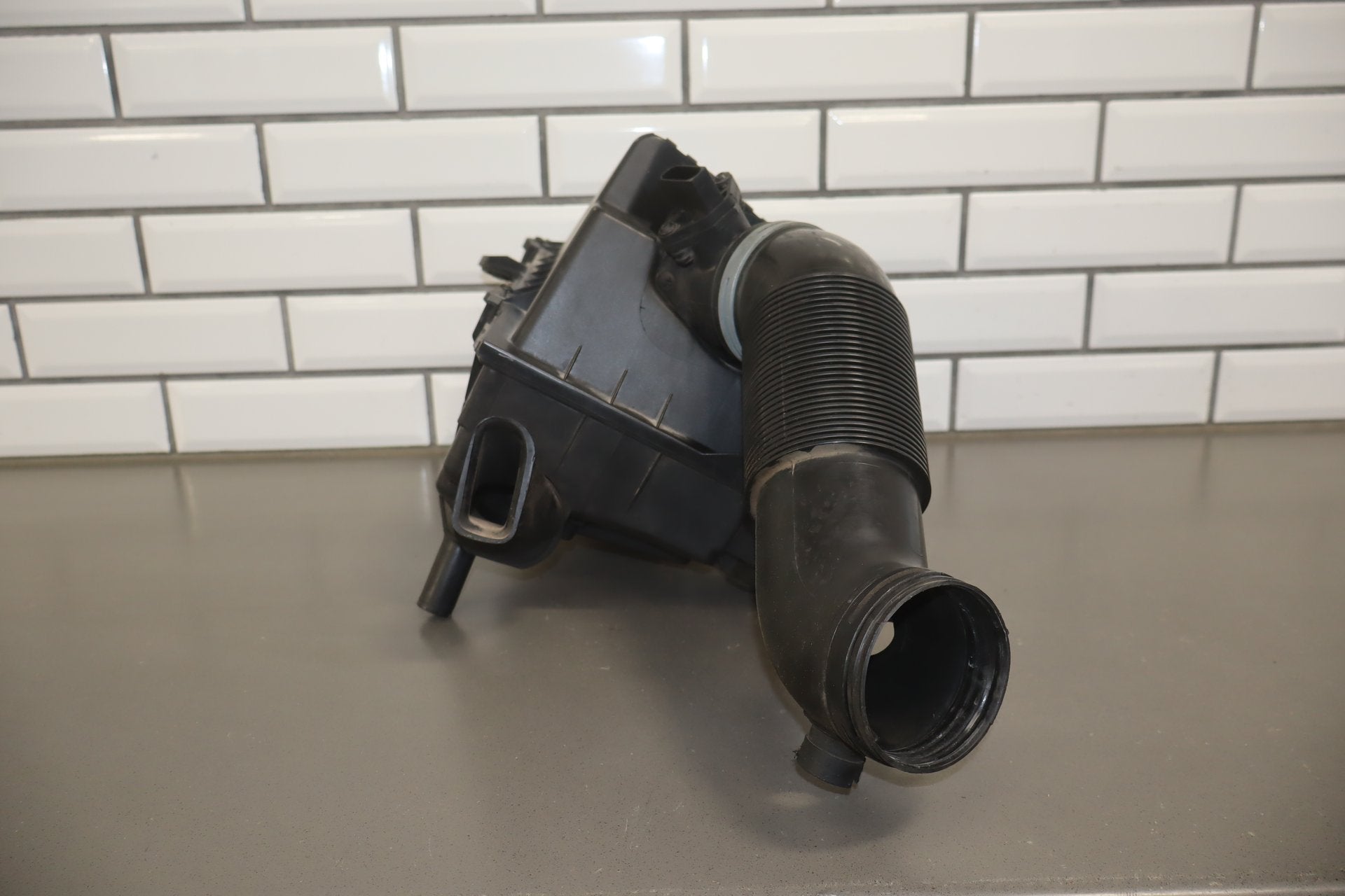 2008 Volkswagen Beetle 2.5L Air Cleaner Assembly OEM