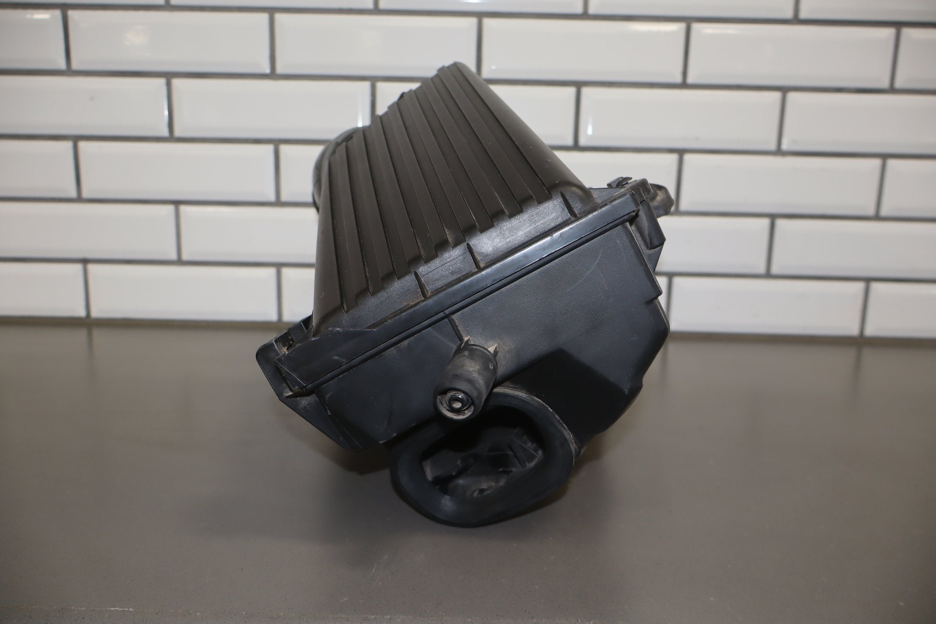 2008 Volkswagen Beetle 2.5L Air Cleaner Assembly OEM