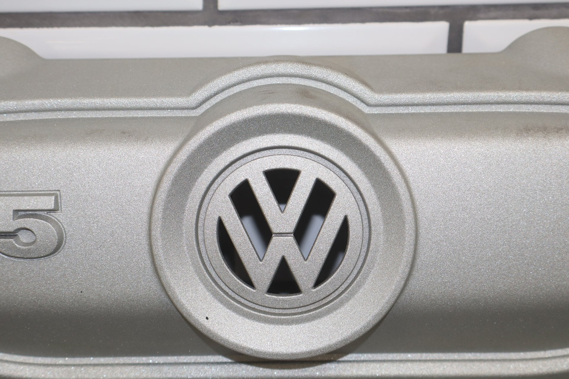 2008 Volkswagen Beetle 2.5L Inline 5 Engine Cover OEM