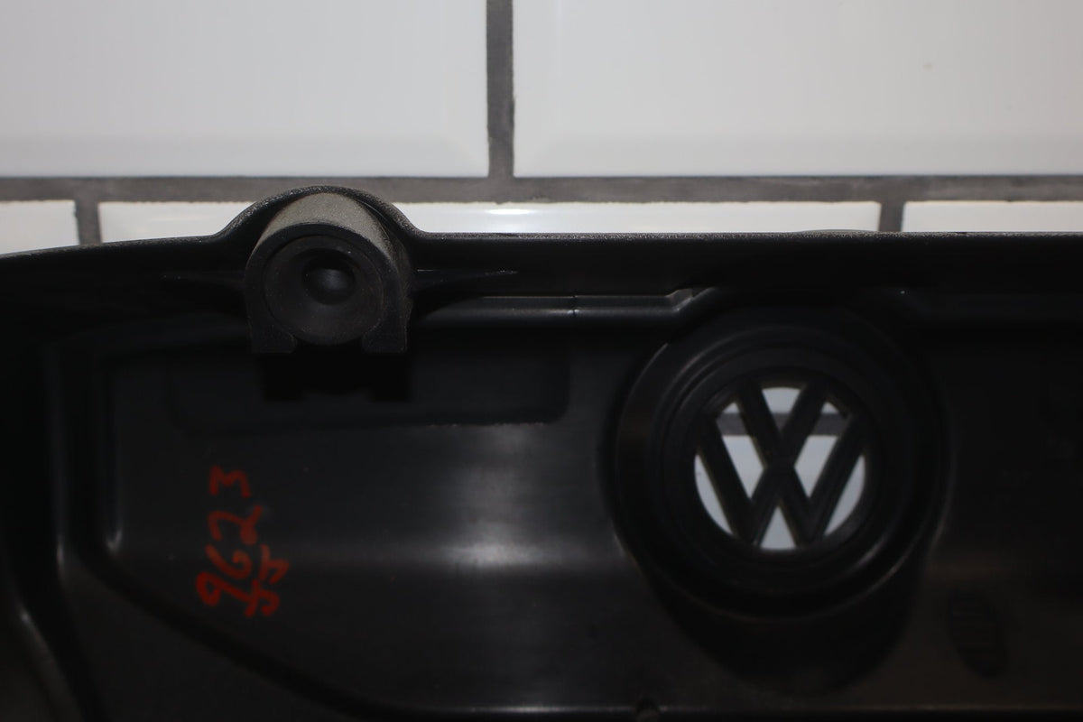 2008 Volkswagen Beetle 2.5L Inline 5 Engine Cover OEM