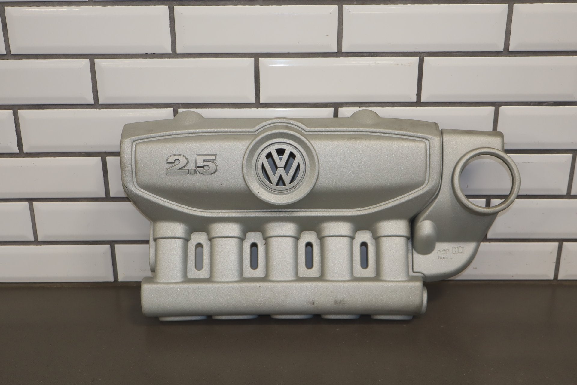 2008 Volkswagen Beetle 2.5L Inline 5 Engine Cover OEM