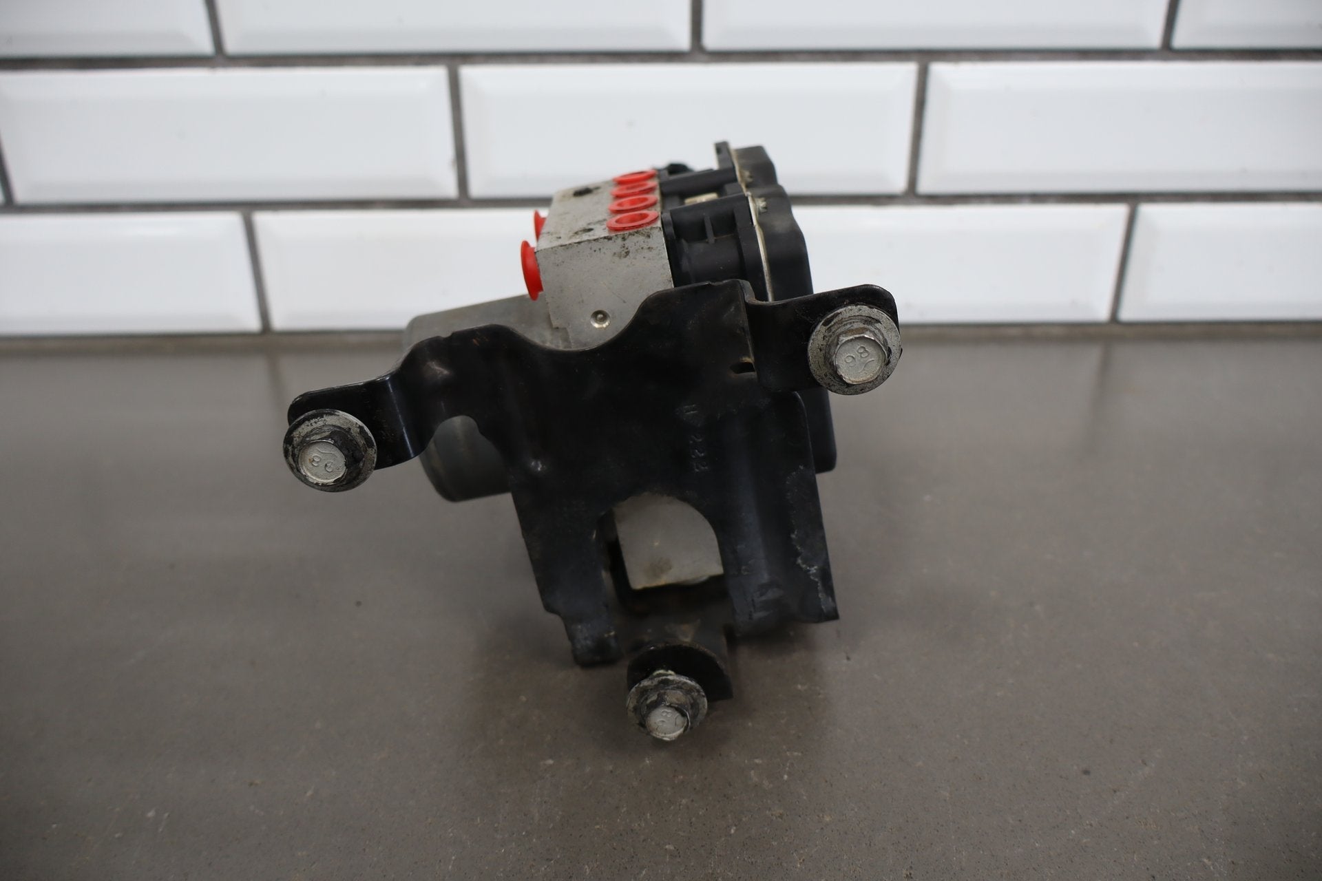 2009-2014 Chevrolet Tahoe ABS Brake Unit 20896912 OEM