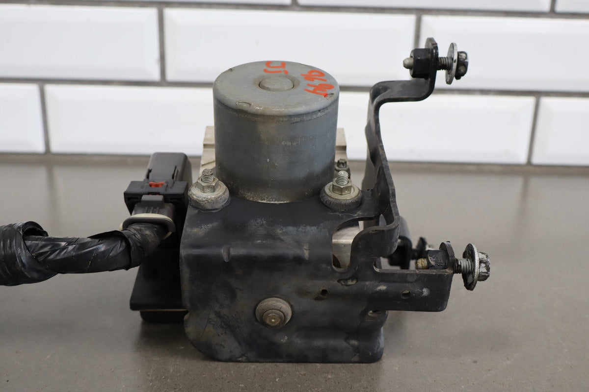 2009-2014 Chevrolet Tahoe ABS Brake Unit 20896912 OEM