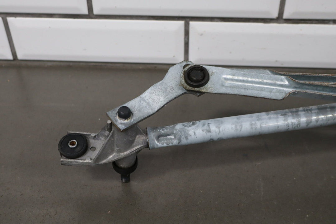 2009 Cadillac Escalade ESV Front Wiper Motor with Linkage OEM GMT900