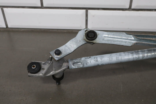 2009 Cadillac Escalade ESV Front Wiper Motor with Linkage OEM GMT900