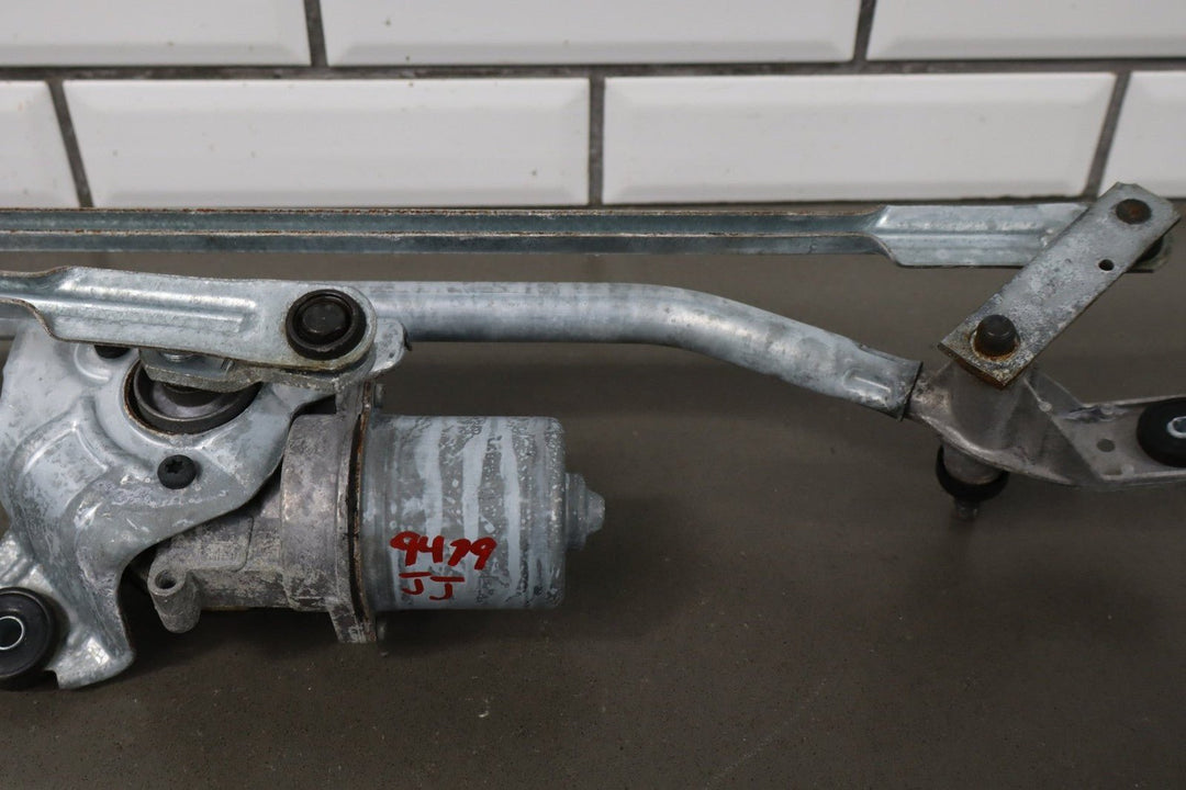 2009 Cadillac Escalade ESV Front Wiper Motor with Linkage OEM GMT900