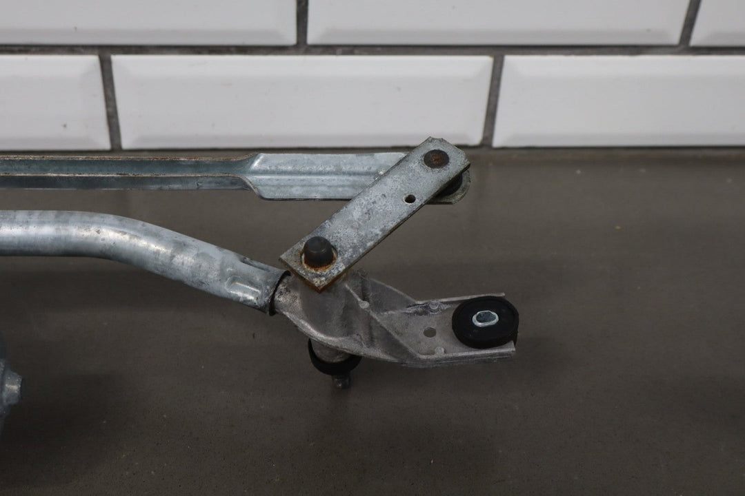 2009 Cadillac Escalade ESV Front Wiper Motor with Linkage OEM GMT900
