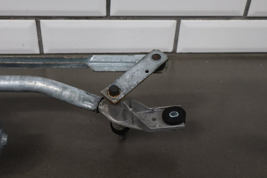 2009 Cadillac Escalade ESV Front Wiper Motor with Linkage OEM GMT900