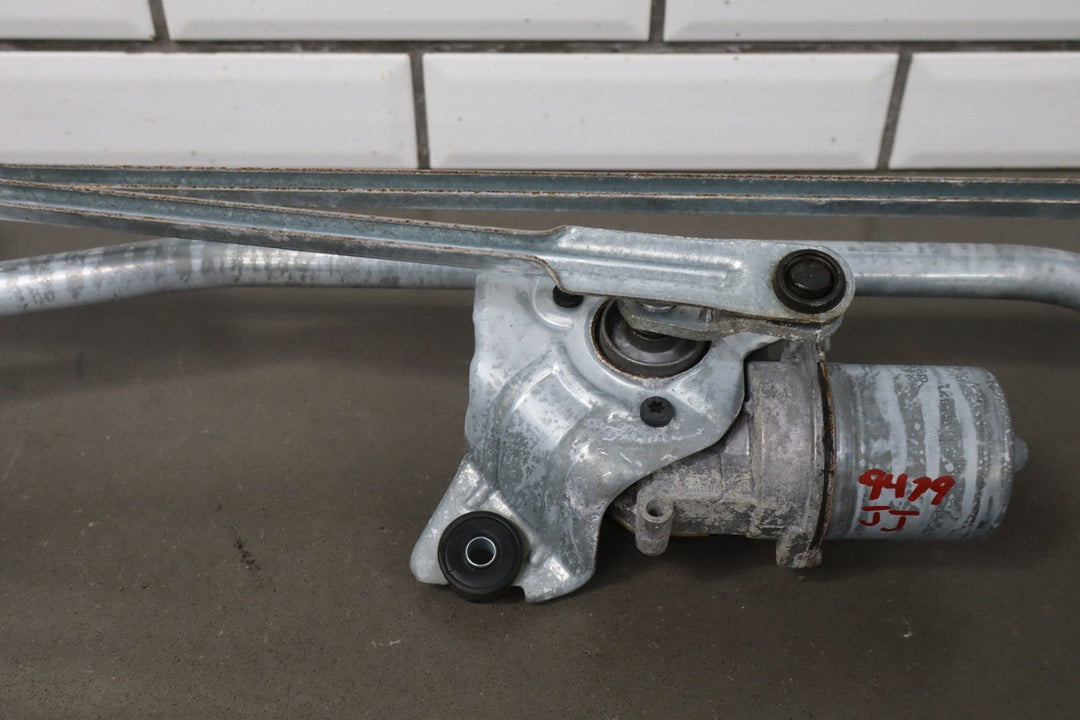 2009 Cadillac Escalade ESV Front Wiper Motor with Linkage OEM GMT900