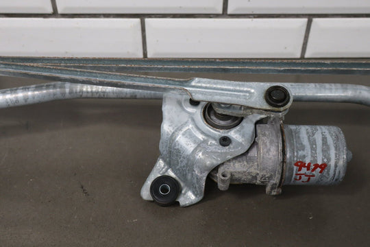2009 Cadillac Escalade ESV Front Wiper Motor with Linkage OEM GMT900