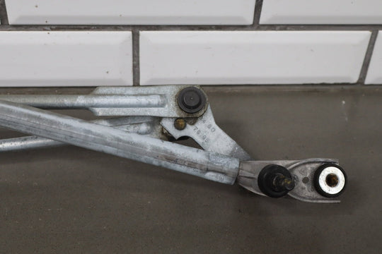 2009 Cadillac Escalade ESV Front Wiper Motor with Linkage OEM GMT900