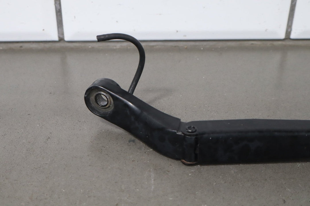 2009 Cadillac Escalade ESV Wiper Arm Pair