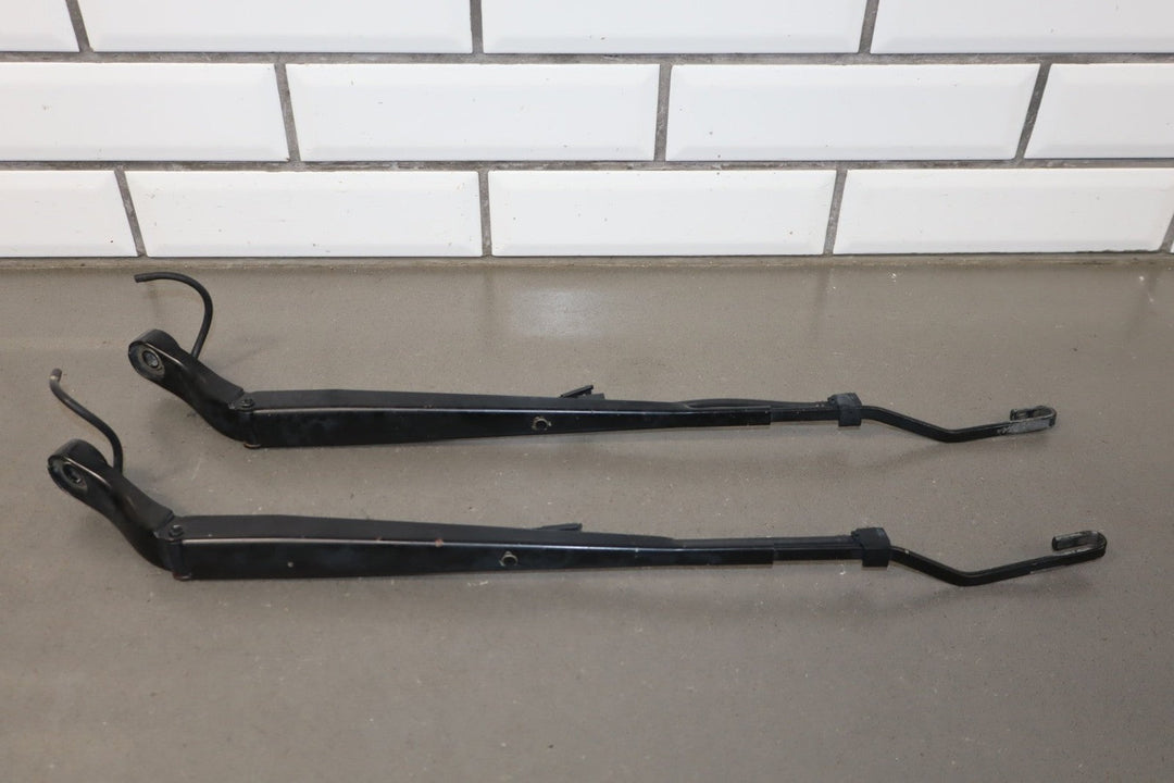 2009 Cadillac Escalade ESV Wiper Arm Pair