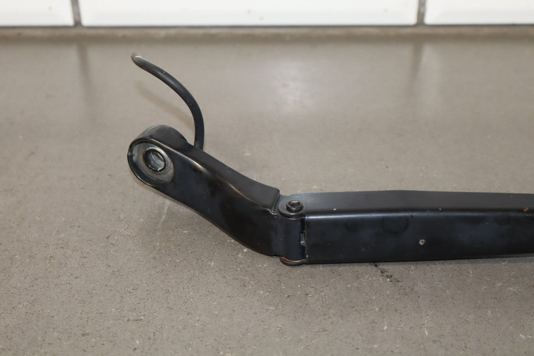 2009 Cadillac Escalade ESV Wiper Arm Pair