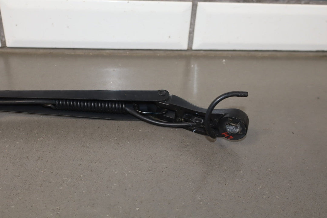 2009 Cadillac Escalade ESV Wiper Arm Pair