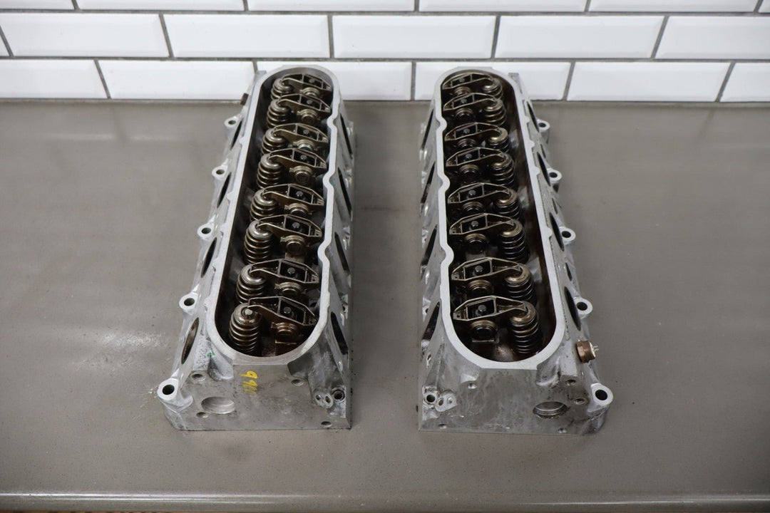 2009 Chevrolet Tahoe Cylinder Heads Pair LFA 6