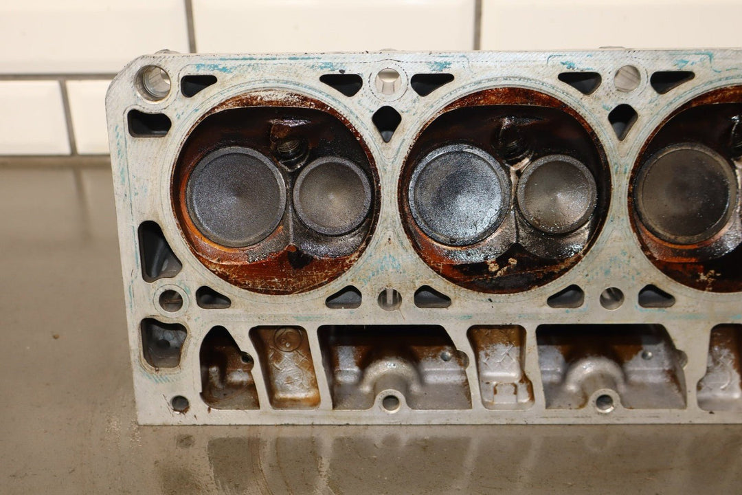 2009 Chevrolet Tahoe Cylinder Heads Pair LFA 6