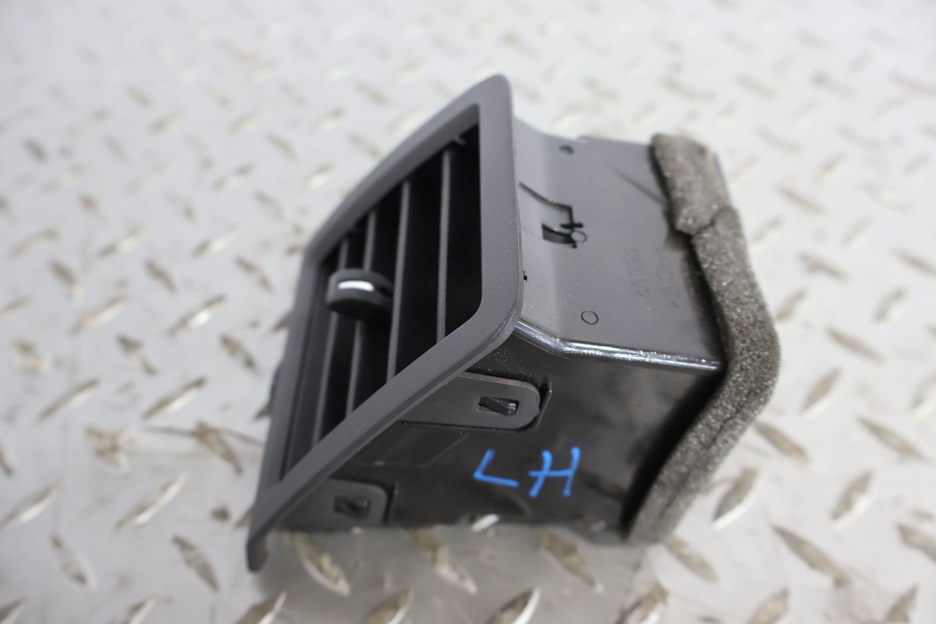 2009 Dodge Challenger- Dash Vent
