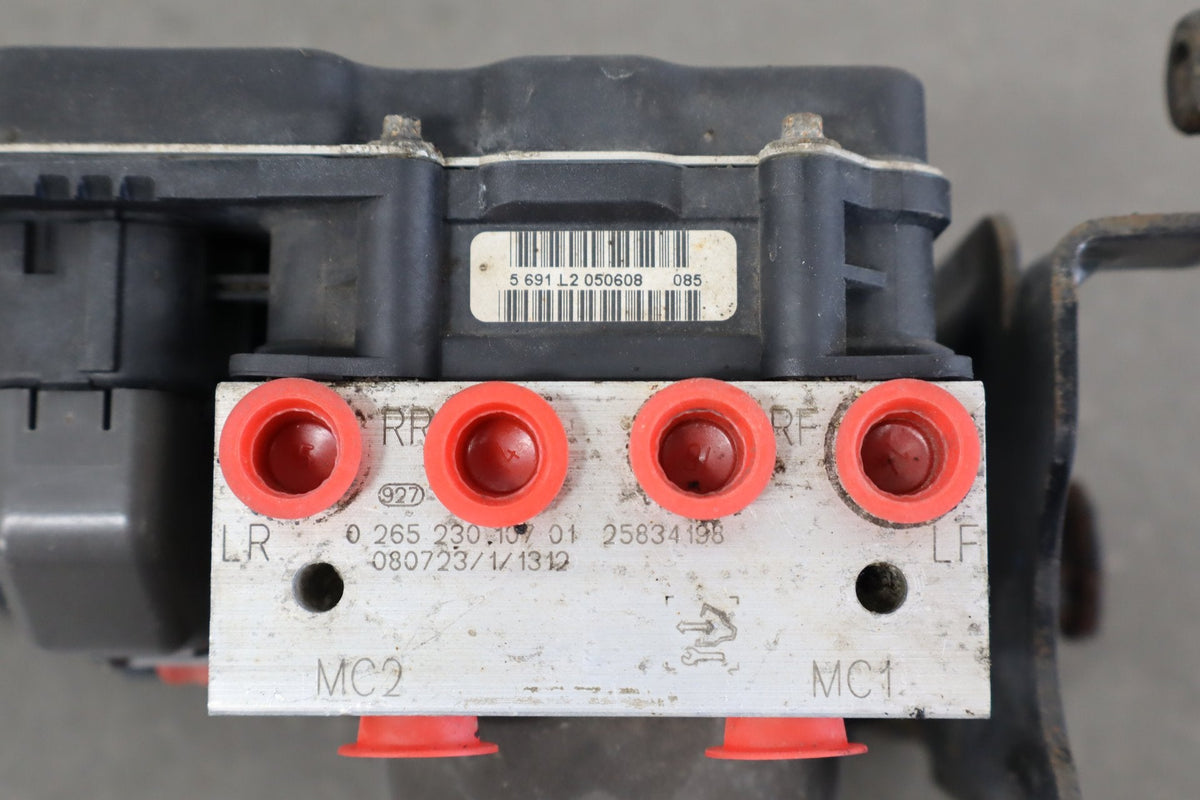 2009 Yukon Tahoe ABS Pump Module JD9 OEM 25834220