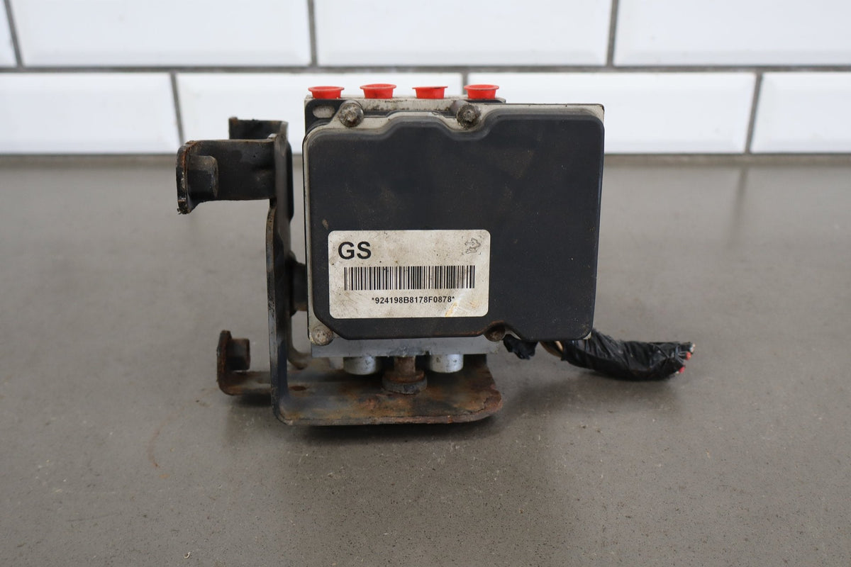 2009 Yukon Tahoe ABS Pump Module JD9 OEM 25834220