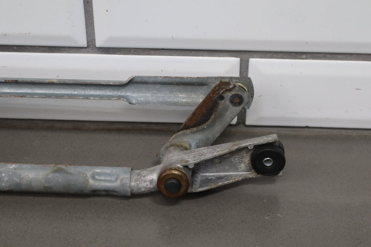 2010-14 Ford Mustang GT Wiper Motor 8R3Z17508A W/Trans