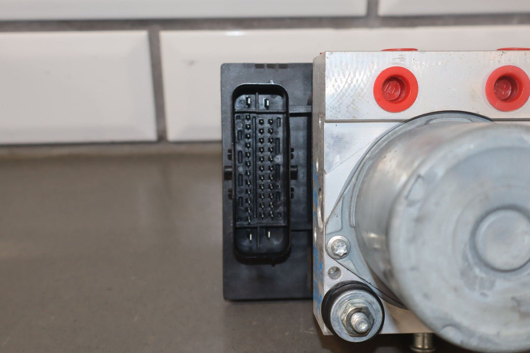 2010 - 2011 Chevy Camaro ABS Brake Pump/Module Assembly OEM