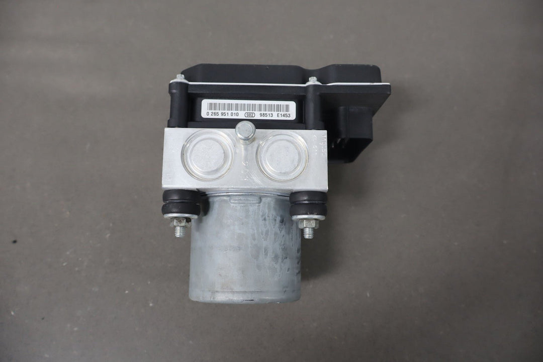2010 - 2011 Chevy Camaro ABS Brake Pump/Module Assembly OEM