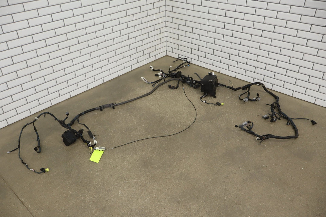 2010 - 2011 Lexus GX460 Engine Fuse Relay Junction Box & Harness *1 Broken Plug*