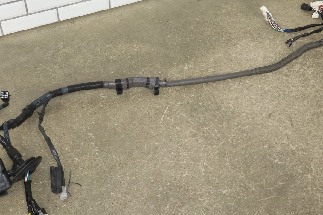 2010 - 2011 Lexus GX460 Engine Fuse Relay Junction Box & Harness *1 Broken Plug*