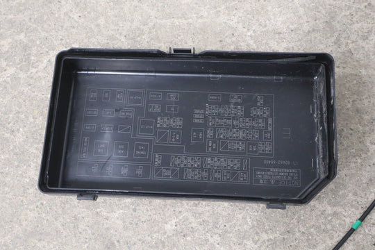 2010 - 2011 Lexus GX460 Engine Fuse Relay Junction Box & Harness *1 Broken Plug*