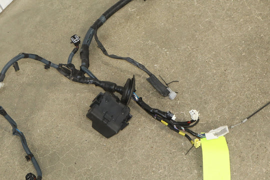 2010 - 2011 Lexus GX460 Engine Fuse Relay Junction Box & Harness *1 Broken Plug*