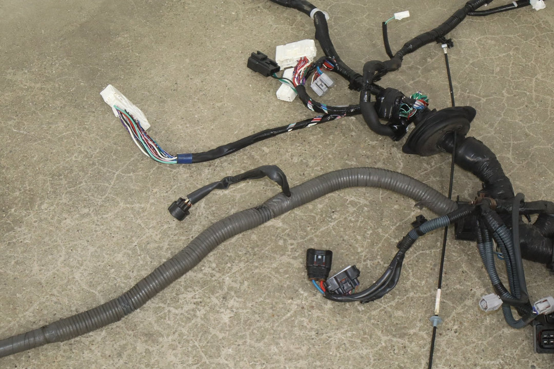 2010 - 2011 Lexus GX460 Engine Fuse Relay Junction Box & Harness *1 Broken Plug*