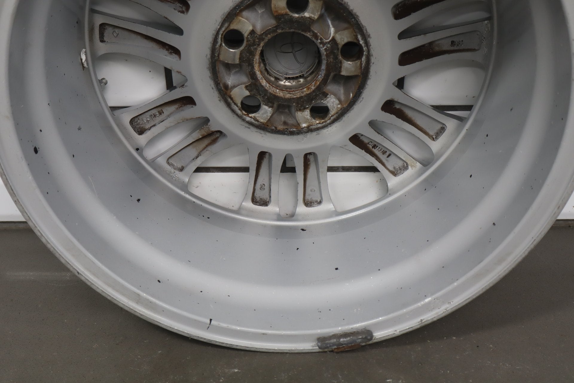 2010-2012 Toyota Sienna OEM 17x7 Split Spoke Alloy Wheel | Corrosion