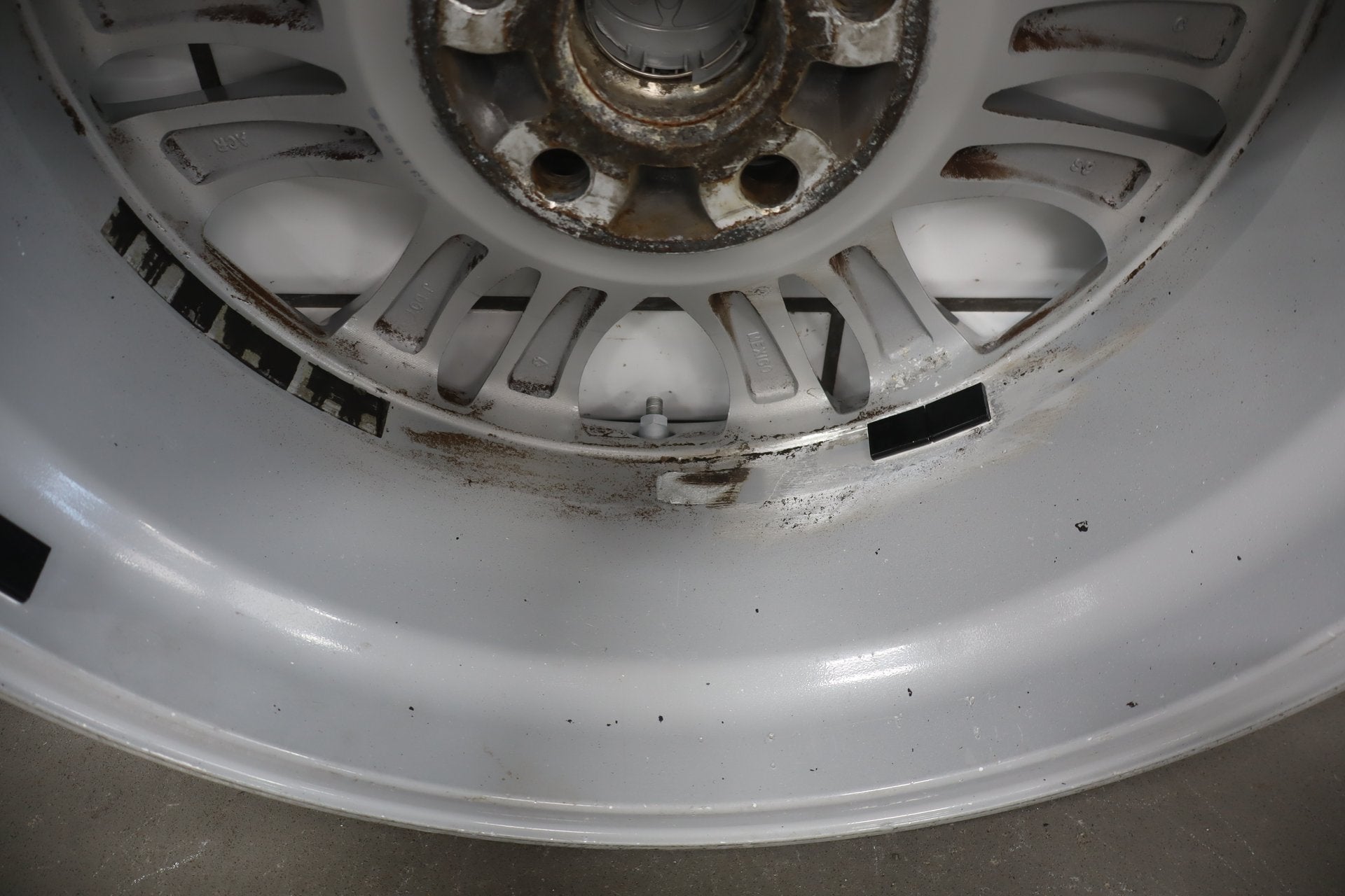 2010-2012 Toyota Sienna OEM 17x7 Split Spoke Alloy Wheel | Corrosion