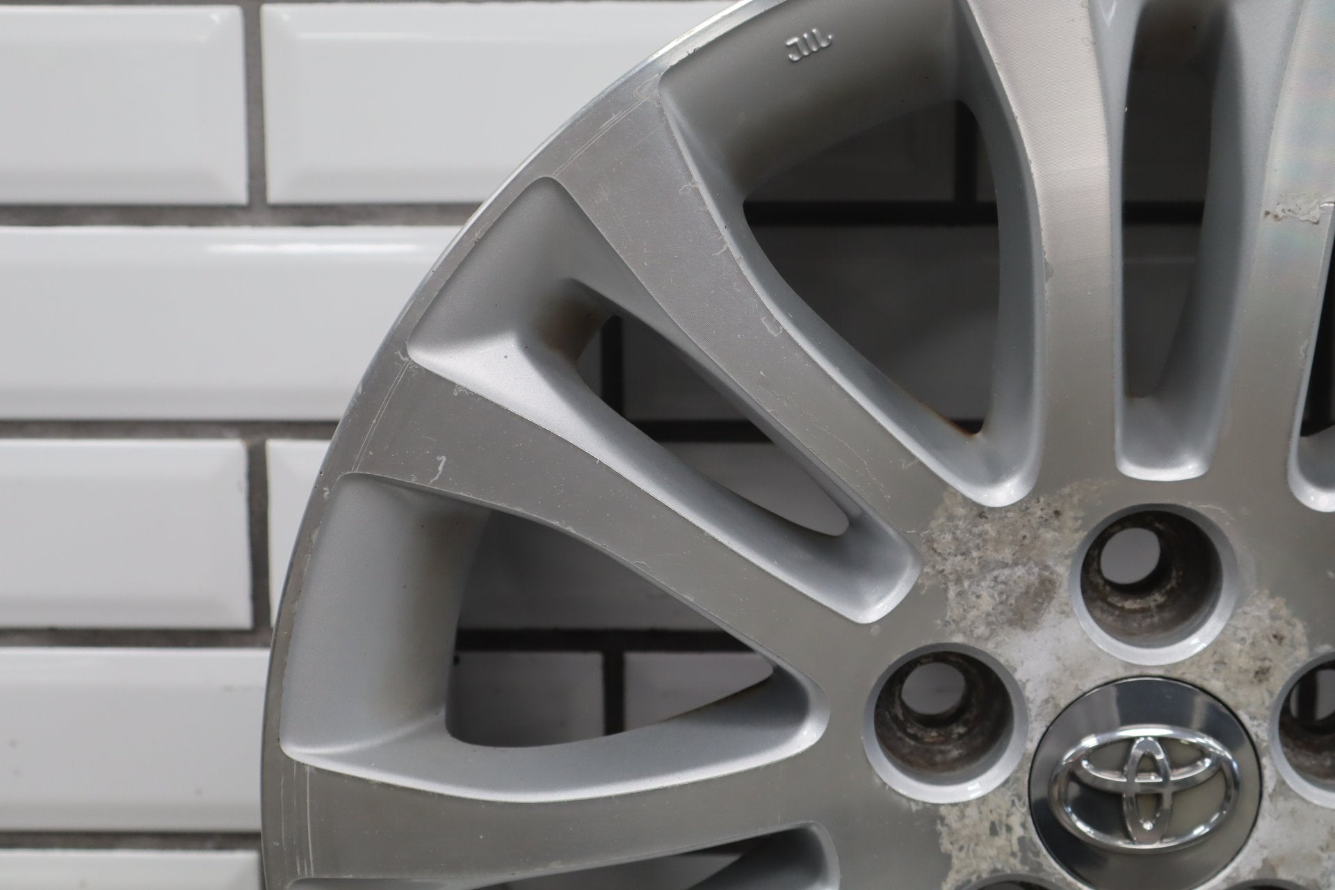 2010-2012 Toyota Sienna OEM 17x7 Split Spoke Alloy Wheel | Corrosion
